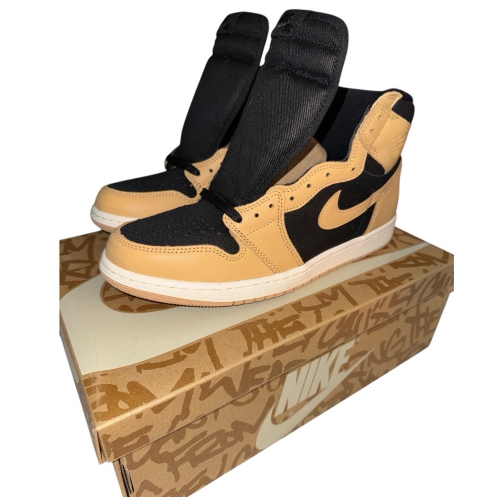 NWT Authentic Air Jordan 1 Retro High OG - Picture 5 of 6